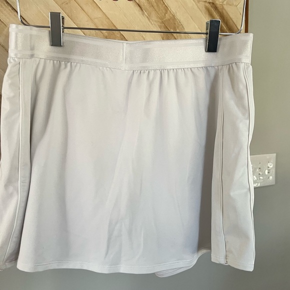 Nike Women’s Tennis Court Dri-fit Skirt with Shorts - Picture 3 of 4